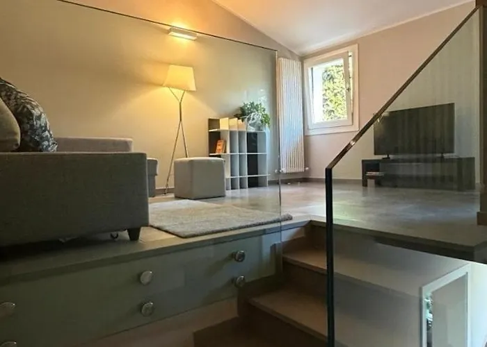 Cozy Private Historic Center *