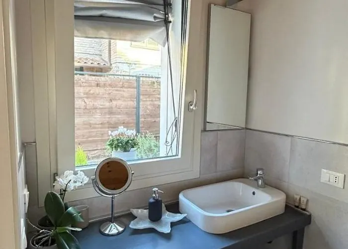 Cozy Private Historic Center *