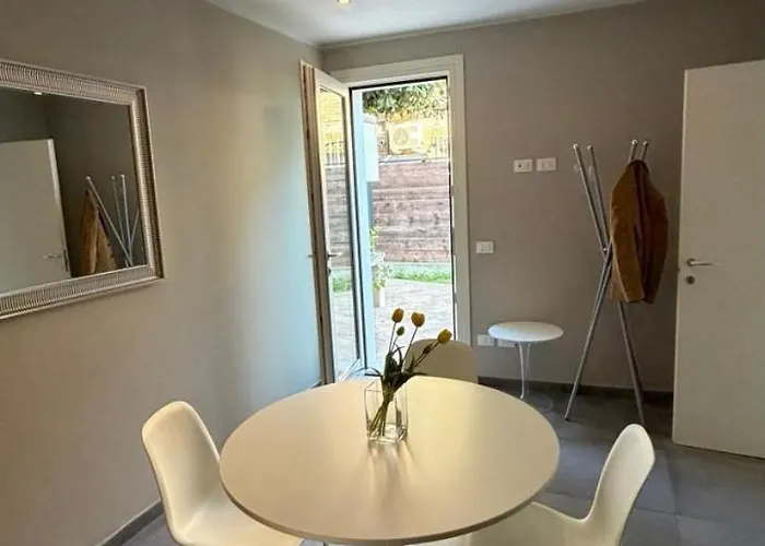 Cozy Private Historic Center *